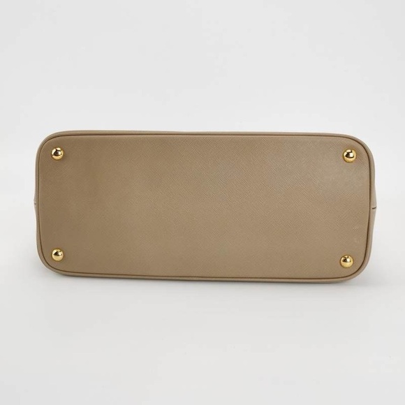 Prada - Picture 4 of 12